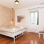 Nina By Interhome * Nedeščina